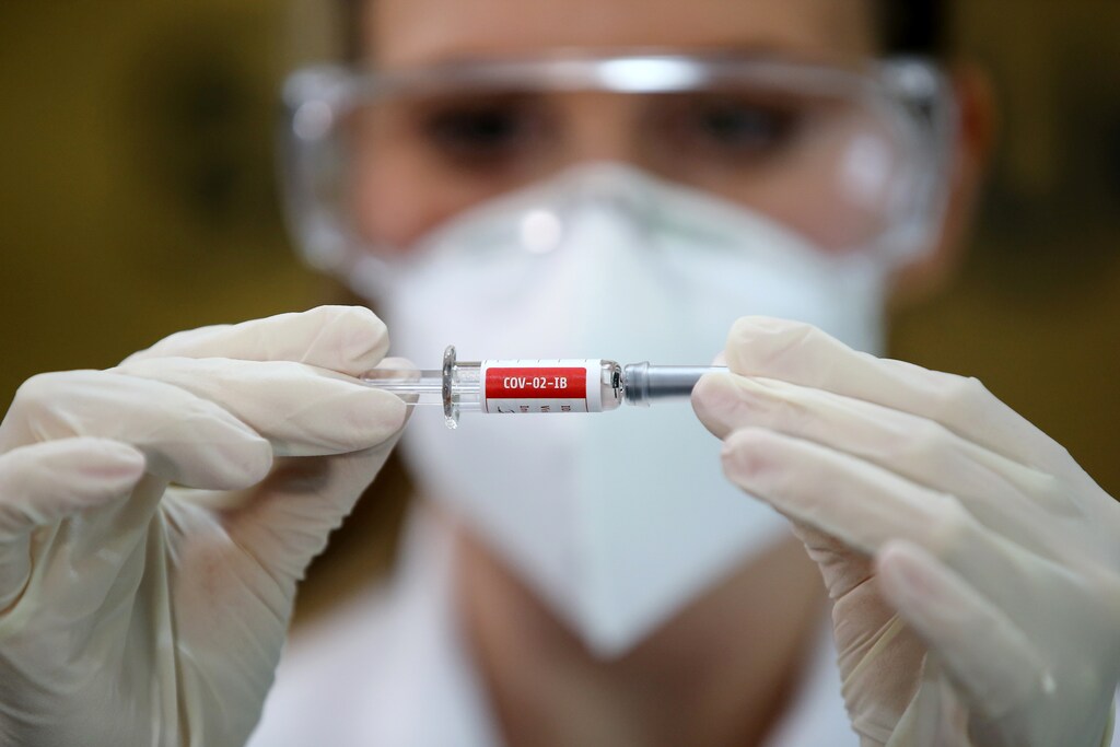 A nurse holds China's Sinovac vaccine, a potential vaccine for the coronavirus disease (COVID-19), at the Sao Lucas Hospital of the Pontifical Catholic University of Rio Grande do Sul (PUCRS), in Porto Alegre, Brazil August 8, 2020. REUTERS/Diego Vara - RC2T9I91WBMS