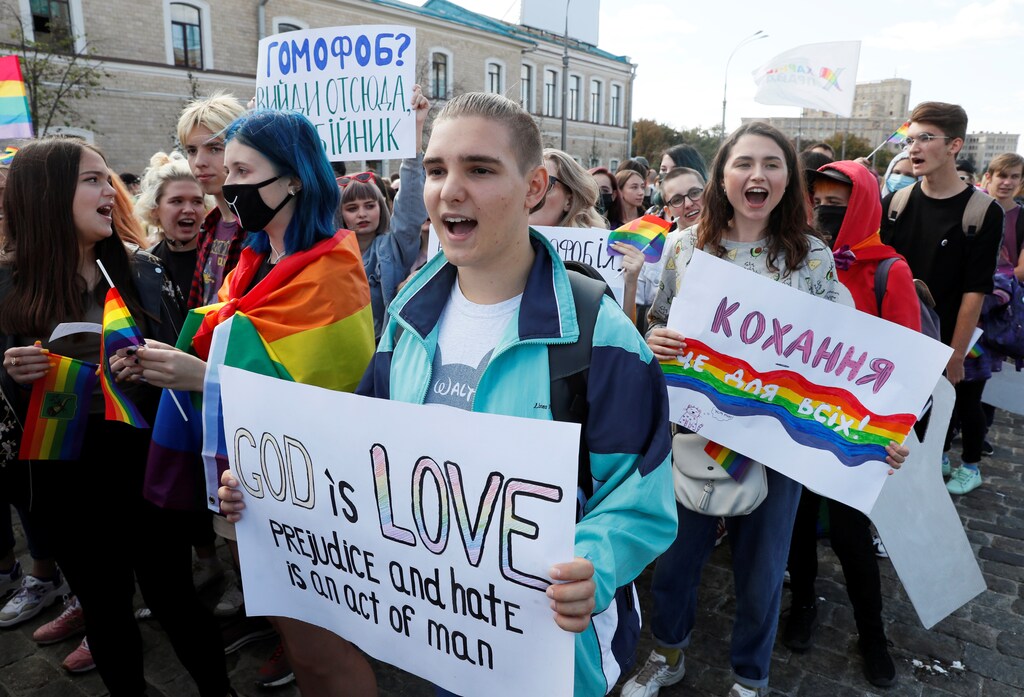 Participants attend the KharkivPride march in support of the LGBT community in Kharkiv, Ukraine September 15, 2019. REUTERS/Gleb Garanich - RC1631110B30