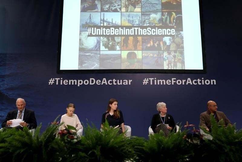 Climate change activists Greta Thunberg, Luisa Neubauer and Emeritus Professor of International Environmental Policy and Founding Director of the Center for International Environment and Resource Policy at The Fletcher School William Moomaw attend the Unite Behind the Science event during COP25 climate summit in Madrid, Spain, December 10, 2019. REUTERS/Sergio Perez - RC28SD9QLD8O