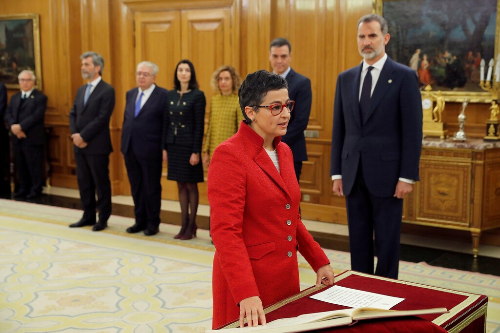 Spain's Foreign Minister Arancha Gonzalez Laya takes the oath of office next to Spain's King Felipe VI during a ceremony at Zarzuela Palace in Madrid, Spain, January 13, 2020. Chema Moya/Pool via REUTERS - RC2YEE9LLQ1W