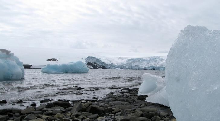 Blocks of ice are seen on the shore of Argentina's Carlini Base in front of the Fourcade glacier in Antarctica, January 12, 2017. Picture taken January 12, 2017 REUTERS/Nicolas Misculin