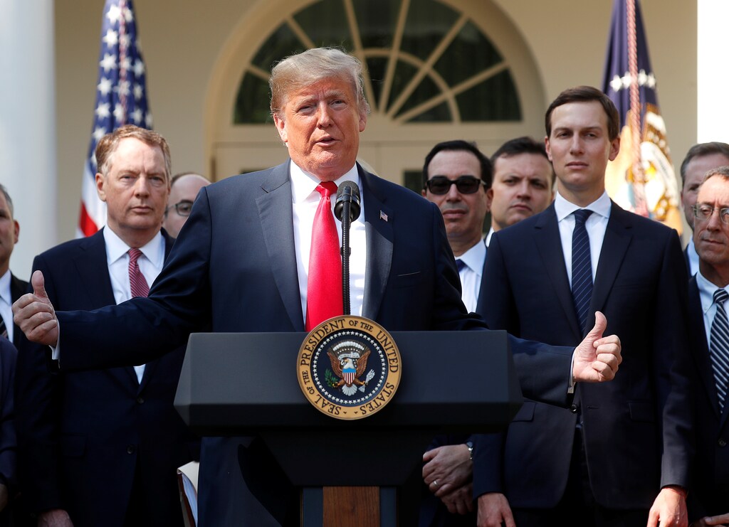 U.S. President Donald Trump acknowledges U.S. Trade Representative Robert Lighthizer and White House senior adviser Jared Kushner as he delivers remarks on the United States-Mexico-Canada Agreement (USMCA) during a news conference in the Rose Garden of the White House in Washington, U.S., October 1, 2018. REUTERS/Kevin Lamarque - RC1CEFF6E840