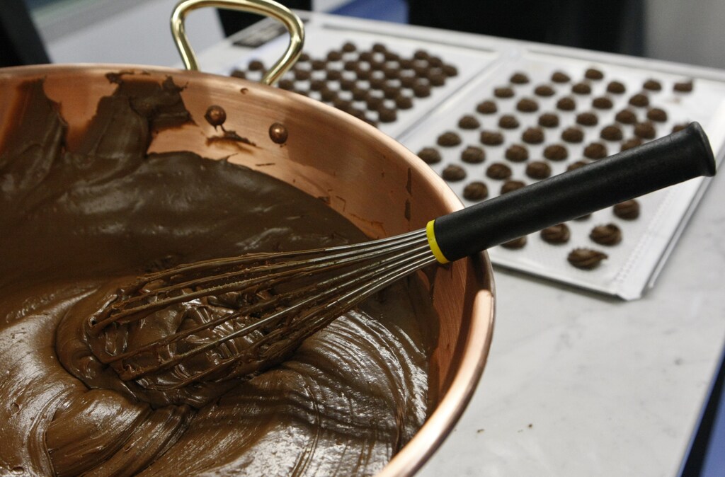 A melted chocolate mixture is pictured during the opening of the Nestle Chocolate Centre of Excellence in Broc near Fribourg September 7, 2009. The Chocolate Centre of Excellence is dedicated to the research and development of chocolate products. REUTERS/Denis Balibouse (SWITZERLAND BUSINESS FOOD) - BM2E5970YXU01