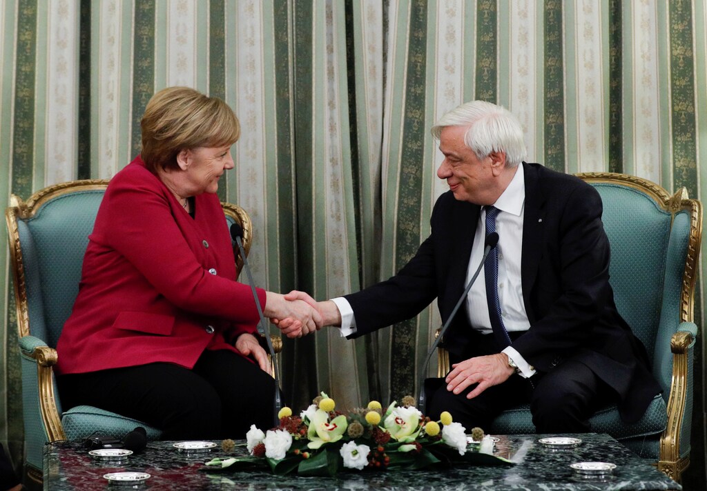 Greek President Prokopis Pavlopoulos and German Chancellor Angela Merkel shake hands during a meeting at the Presidential Palace in Athens, Greece, January 11, 2019. REUTERS/Alkis Konstantinidis - RC1F6E33CB50