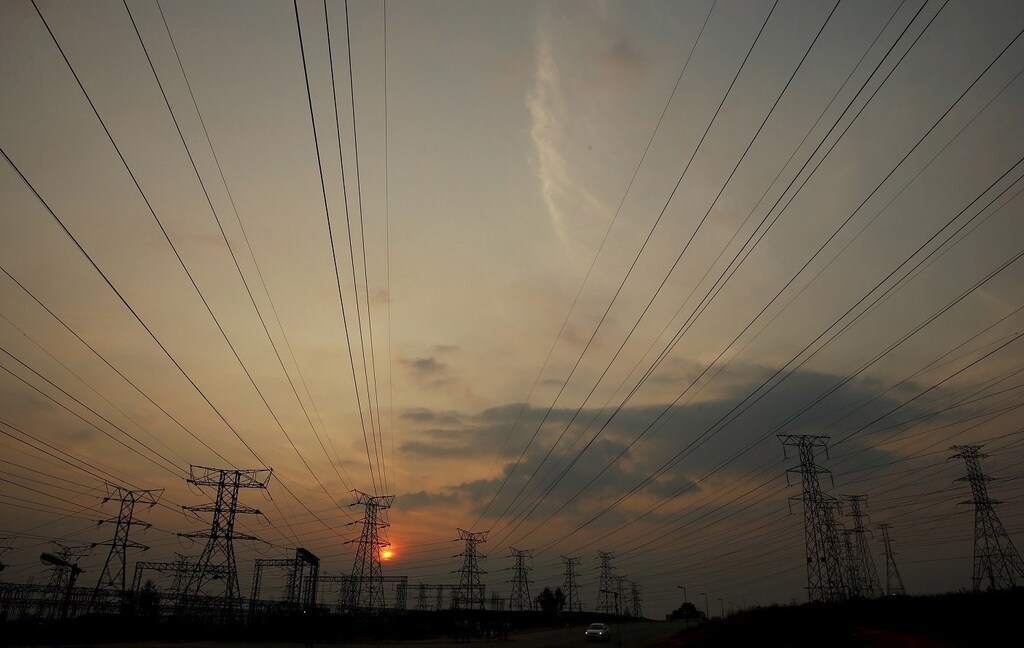 Eskom's electric pylons are pictured in Soweto, southwest of Johannesburg, March 31, 2015. Eskom Chairman Zola Tsotsi has quit his post at the South African utility after growing criticism of his management, clearing the way, said a government source, for it to deal with the country's electricity crisis without distractions. Tsotsi resigned on Monday night before the board could vote on removing him for acting improperly by suspending the group's chief executive and interfering in administrative issues.