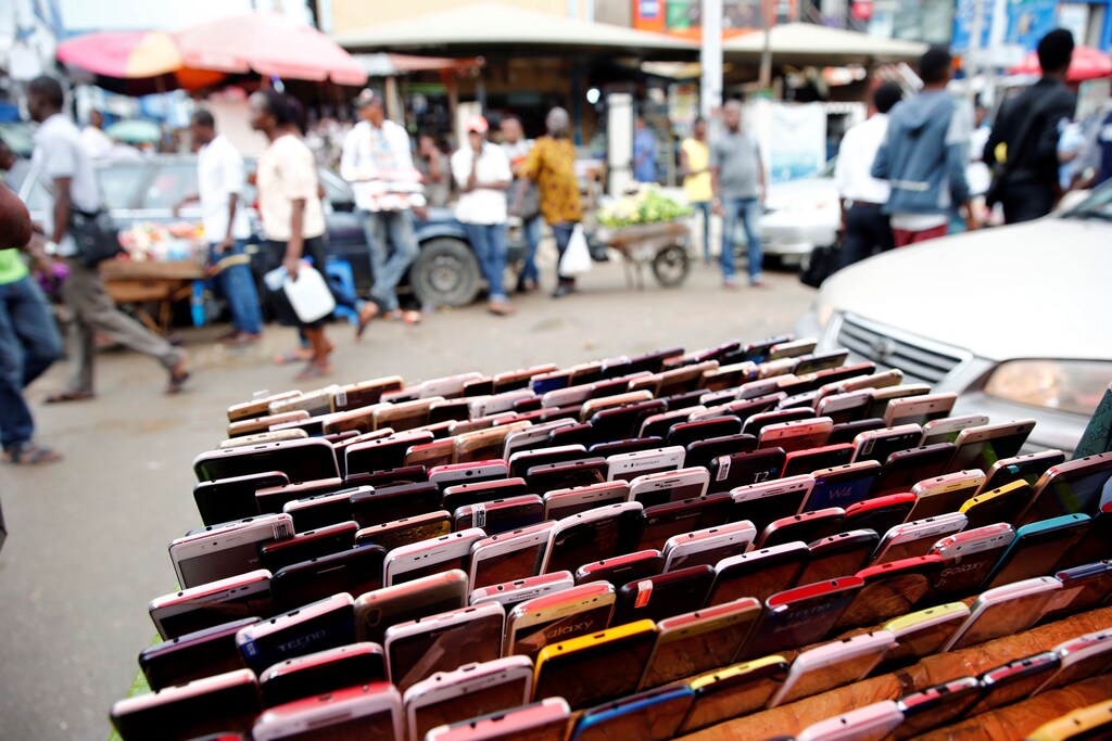 Smartphones are displayed for sale at the 'Computer Village' in Ikeja district in Nigeria's commercial capital Lagos, Nigeria May 31, 2017. REUTERS/Akintunde Akinleye - RC18CAE7A480
