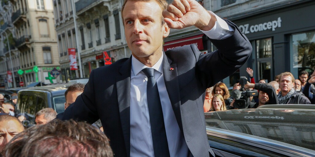 French President Emmanuel Macron waves to supporters during in Lyon, France, September 28, 2017. REUTERS/Robert Pratta - RC13BB15D790