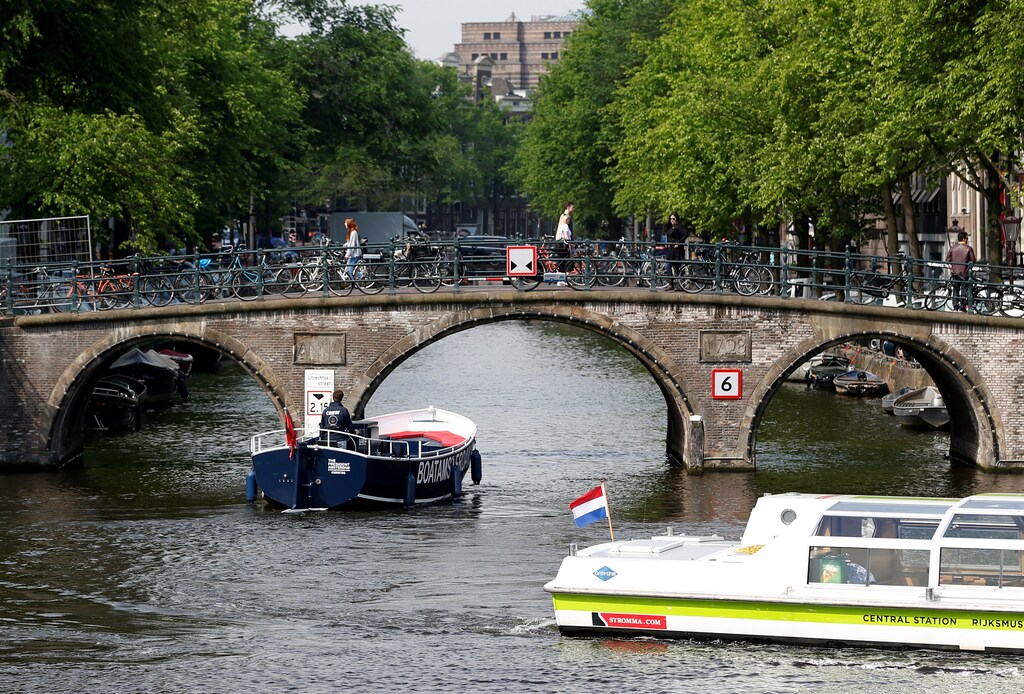 Tourists boats pass on a canal in Amsterdam, Netherlands, May 16, 2018. Picture taken May 16, 2018. REUTERS/Francois Lenoir - RC1C45323F60