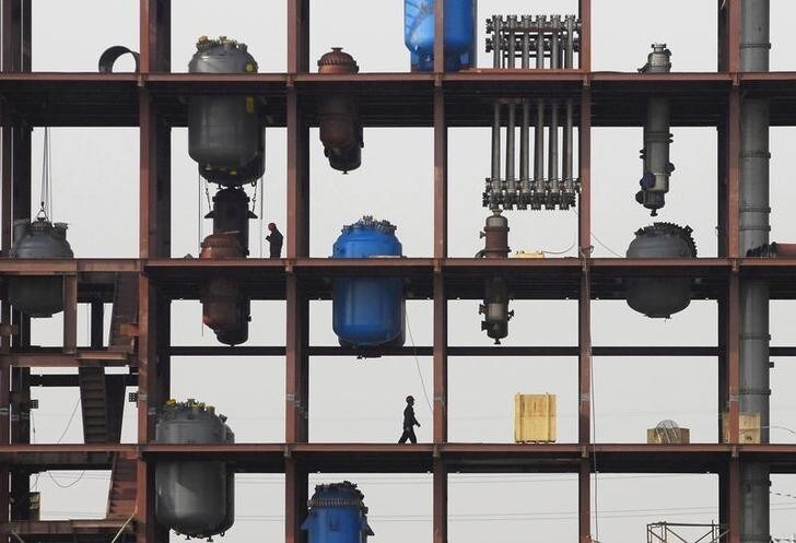 Labourers work at an under-construction chemical factory in Huai'an, Jiangsu province, March 2, 2008. REUTERS/Patty Chen (CHINA)