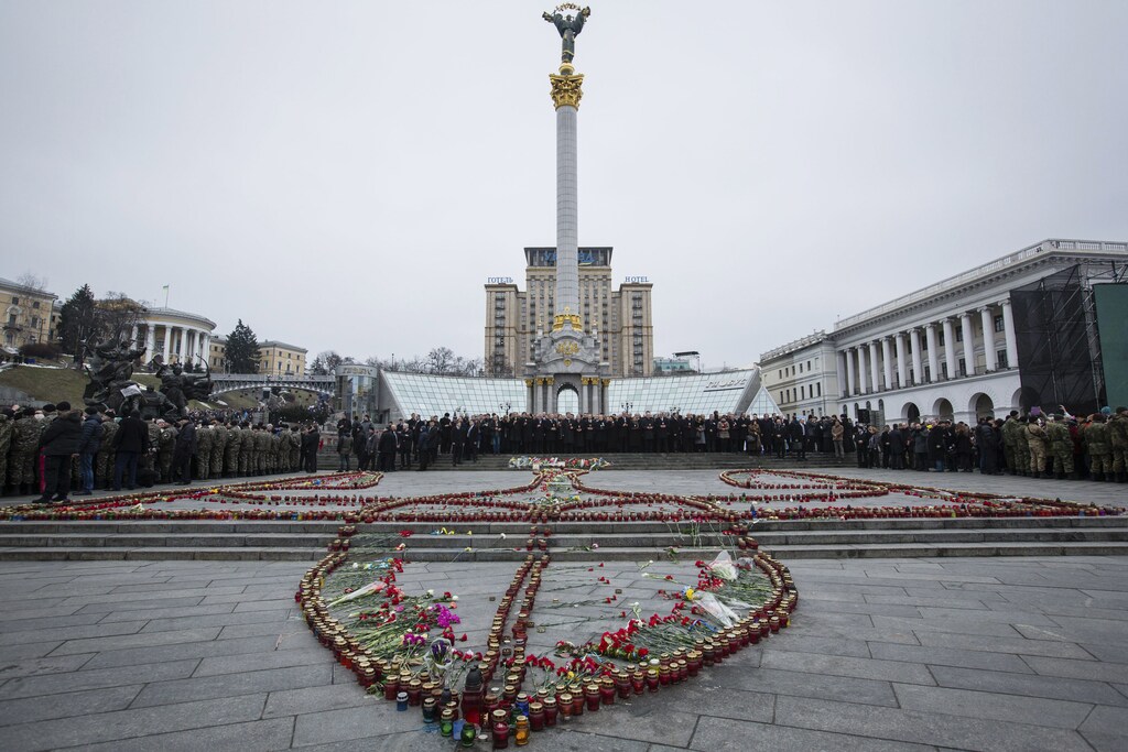 Candles are placed during a memorial rally at Kiev's Maidan square to commemorate people who were killed during the uprising a year ago, in this February 22, 2015 handout picture. REUTERS/Mykhailo Palinchak/Ukrainian Presidential Press Service/Handout via Reuters (UKRAINE - Tags: POLITICS CIVIL UNREST) ATTENTION EDITORS - THIS PICTURE WAS PROVIDED BY A THIRD PARTY. REUTERS IS UNABLE TO INDEPENDENTLY VERIFY THE AUTHENTICITY, CONTENT, LOCATION OR DATE OF THIS IMAGE. FOR EDITORIAL USE ONLY. NOT FOR SALE FOR MARKETING OR ADVERTISING CAMPAIGNS. THIS PICTURE IS DISTRIBUTED EXACTLY AS RECEIVED BY REUTERS, AS A SERVICE TO CLIENTS - RTR4QMA8