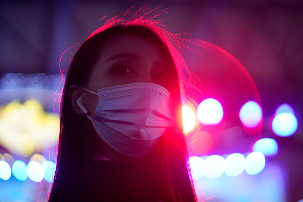 A girl wearing a protective face mask attends the China Digital Entertainment Expo and Conference (ChinaJoy) in Shanghai, following the coronavirus disease (COVID-19) outbreak, China July 31, 2020. REUTERS/Aly Song - RC264I9YJ5B3