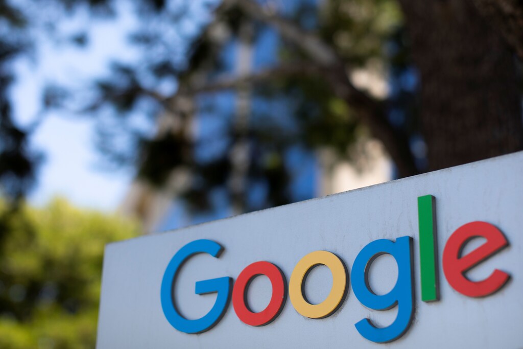 After the company announced it would extend its coronavirus work-from-home order until summer 2021, a Google sign is shown at one of the company's office complexes in Irvine, California, U.S., July 27, 2020. REUTERS/Mike Blake - RC2W1I96ZPVR