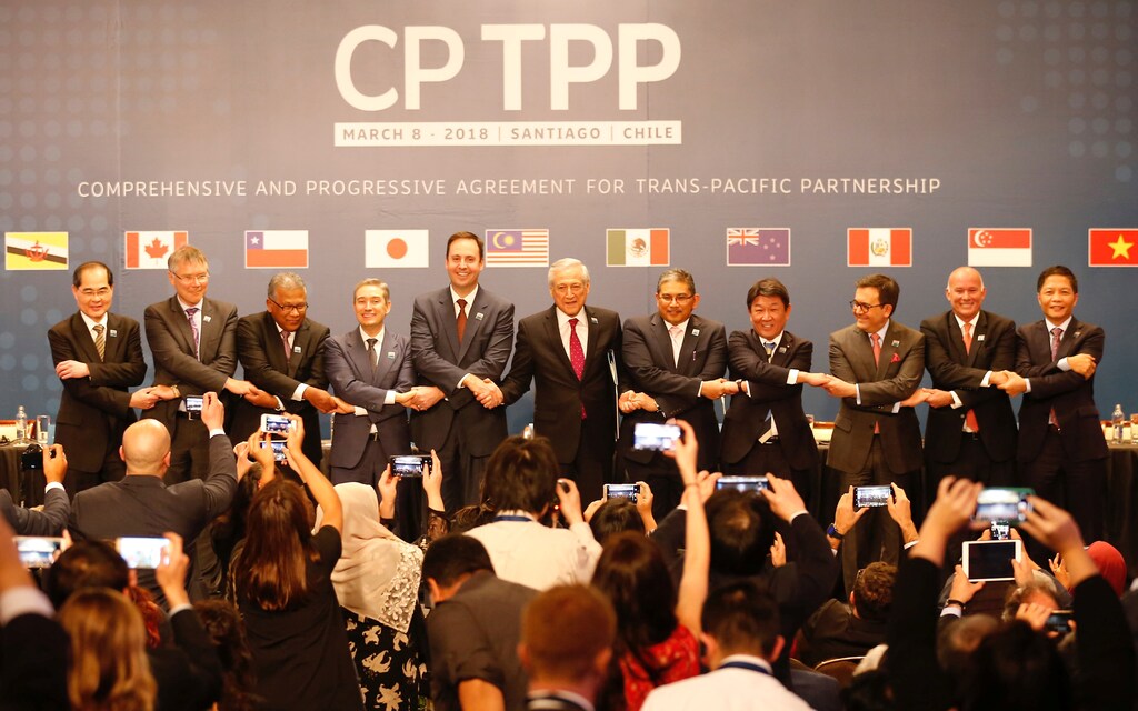 Representatives of members of Trans-Pacific Partnership (TPP) trade deal: Brunei's Acting Minister for Foreign Affairs Erywan Dato Pehin, Chile's Foreign Minister Heraldo Munoz, Australia's Trade Minister Steven Ciobo, Canada's International Trade Minister Francois-Phillippe Champagne, Singapur's Minister for Trade and Industry Lim Hng Kiang, New Zealand's Minister for Trade and Export Growth David Parker, Malaysia's Minister for Trade and Industry Datuk J. Jayasiri, Japan's Minister of Economic Revitalization Toshimitsu Motegi, Mexico's Secretary of Economy Ildefonso Guajardo Villarreal, Peru's Minister of Foreign Trade and Tourism Eduardo Ferreyros Kuppers and Vietnam's Industry and Trade Minister Tran Tuan Anh, pose for an official picture after the signing agreement ceremony in Santiago, Chile March 8, 2018. REUTERS/Rodrigo Garrido - RC150C1FB650