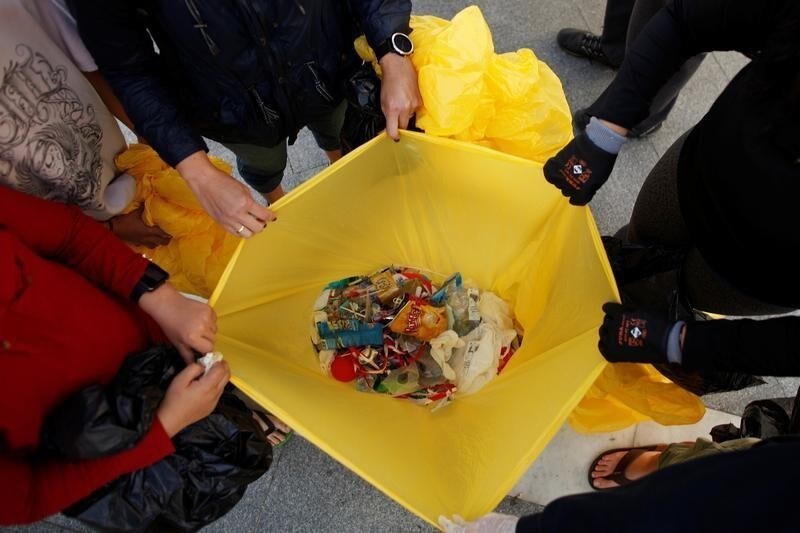 Volunteers show the plastics, after a garbage collection, ahead of World Environment Day on La Costilla Beach, on the coast of the Atlantic Ocean in Rota, Spain June 2, 2018. REUTERS/Jon Nazca - RC1FD6A855F0