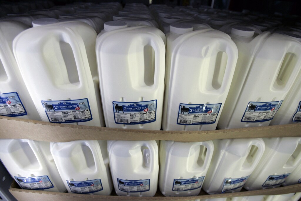 Bottles of milk for sale are displayed at a Sam's Club in Fayetteville, Arkansas in this June 5, 2008 file photo. Many of the more than 60,000 dairy farms in the United States have been cutting costs, selling off their cows, or leaving the dairy business altogether as milk prices plummet 35 percent in just the past two months while dairy-farm operating costs remain uncomfortably high. To match feature FINANCIAL/DAIRY-FARMS REUTERS/Jessica Rinaldi/Files (UNITED STATES) - GM1E52A0NON01