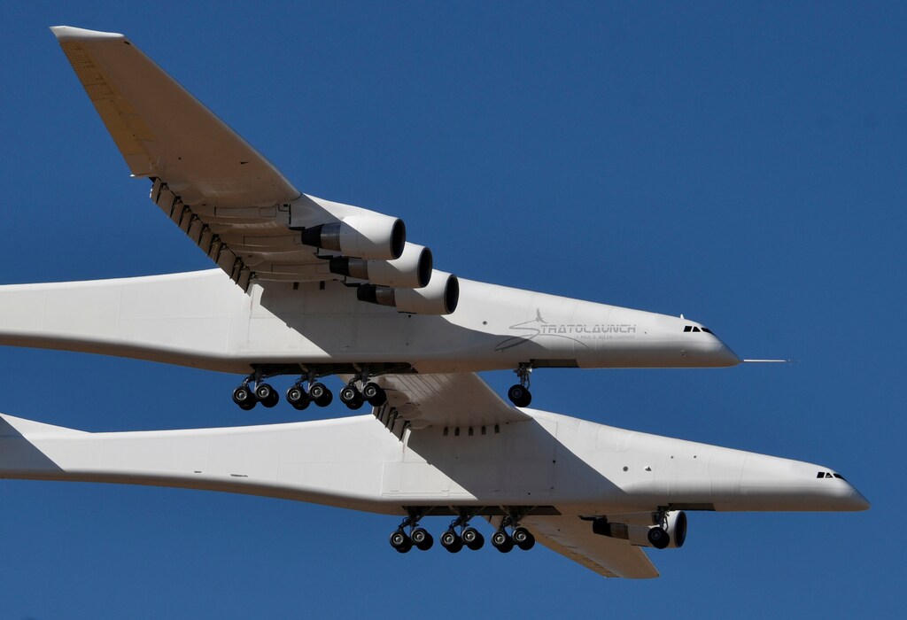 The world's largest airplane, built by the late Paul Allen's company Stratolaunch Systems, makes its first test flight in Mojave, California, U.S. April 13, 2019. REUTERS/Gene Blevins - RC1A041F6C50