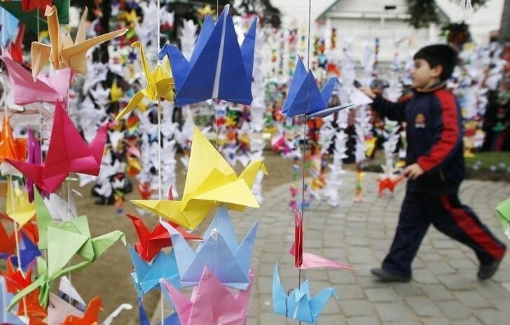 A boy looks at a display of origami cranes in Valparaiso city, about 121 km (75 miles) northwest of Santiago August 6, 2009. The cranes were made by children from different schools as part of a campaign to promote world peace. REUTERS/Eliseo Fernandez (CHILE SOCIETY)
