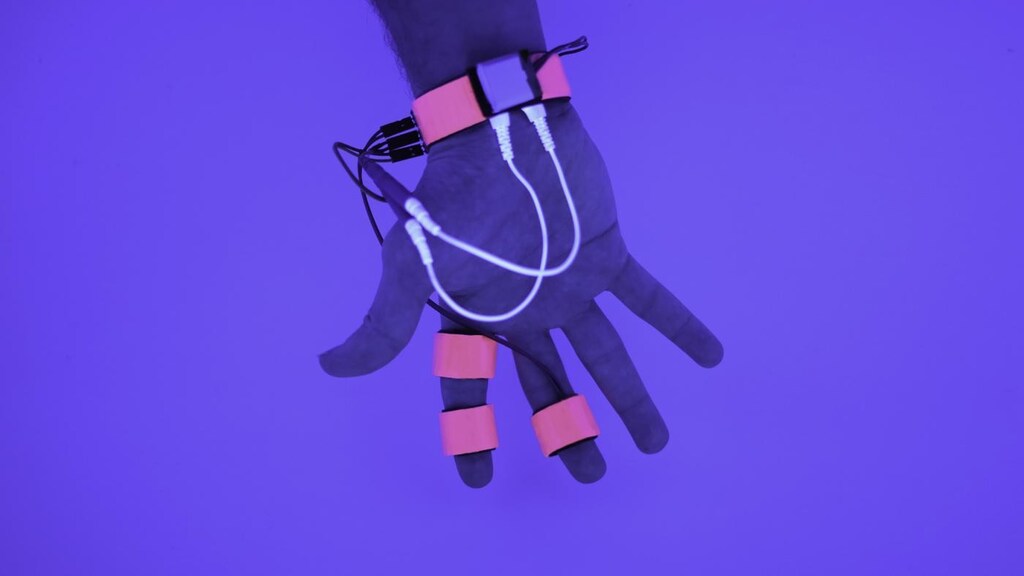 Sleep tracking technologies are typically extremely expensive and cumbersome.