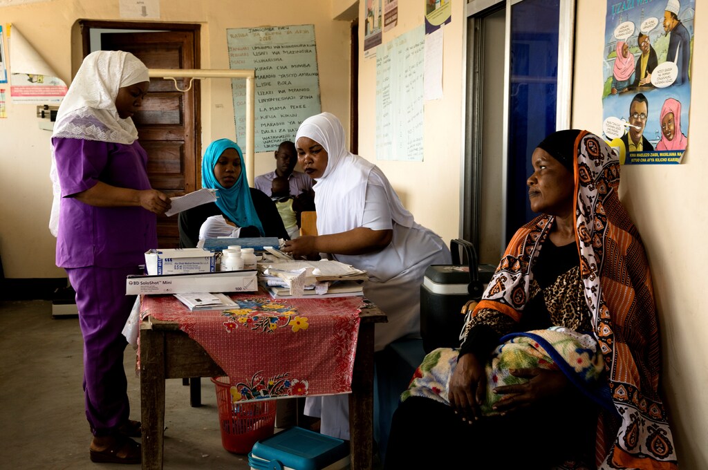 Parents wait in the waiting room at Jang'ombe vaccination clinic in Zanzibar City, Tanzania, March 4, 2019. REUTERS/Nicky Woo SEARCH "TANZANIA HEALTH" FOR THIS STORY. SEARCH "WIDER IMAGE" FOR ALL STORIES. - RC1468CA3750