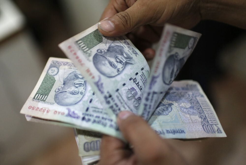 An employee counts Indian rupee currency notes inside a private money exchange office in New Delhi July 5, 2013. India's central bank was seen selling dollars via state-run banks on Friday as the rupee approached its record low of 60.76 seen on June 26, four dealers said.
