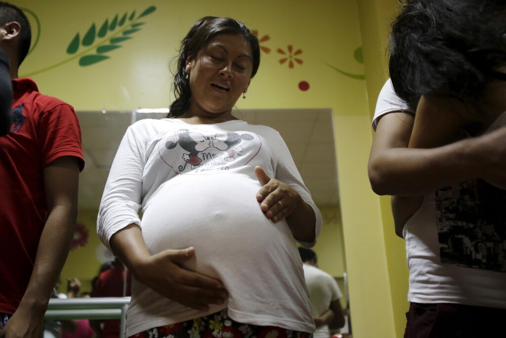 A pregnant woman attends a prenatal workshop at a maternity hospital in Lima, May 18, 2015. Peru celebrates the Healthy and Safe Motherhood Week during the third week of May to promote safe motherhood with reduced risks of pregnancy, according to a press release from Peru's Ministry of Health. REUTERS/Mariana Bazo - GF10000099548