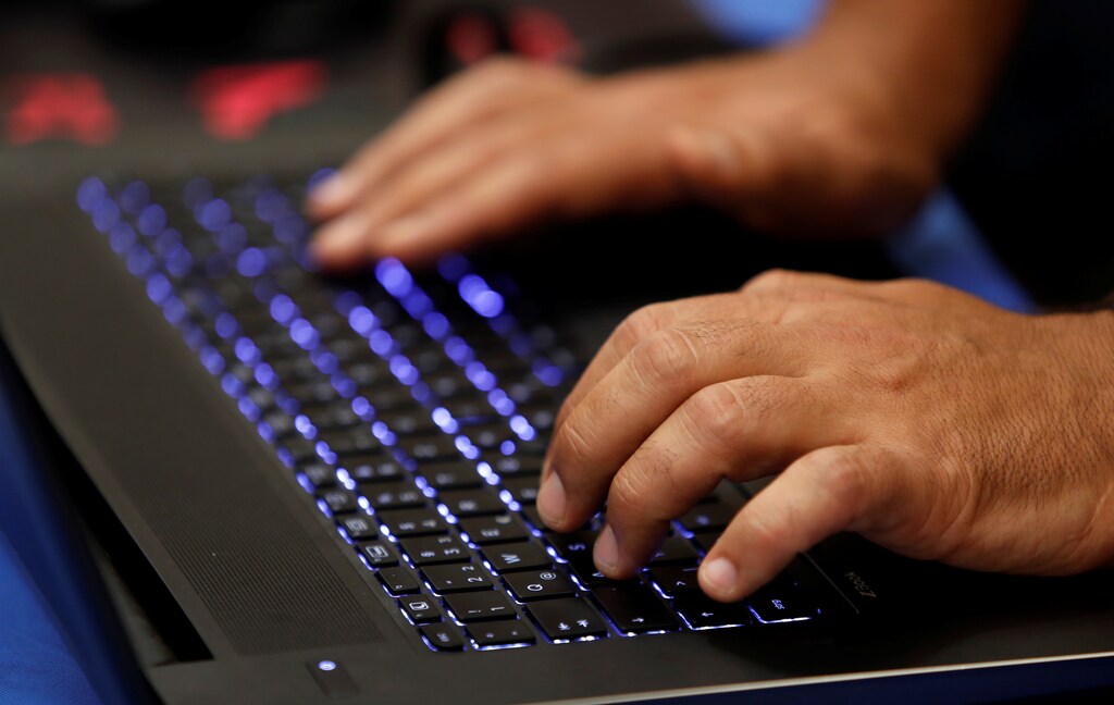 A man types into a keyboard during the Def Con hacker convention in Las Vegas, Nevada, U.S. on July 29, 2017. REUTERS/Steve Marcus - RC18F20EB340