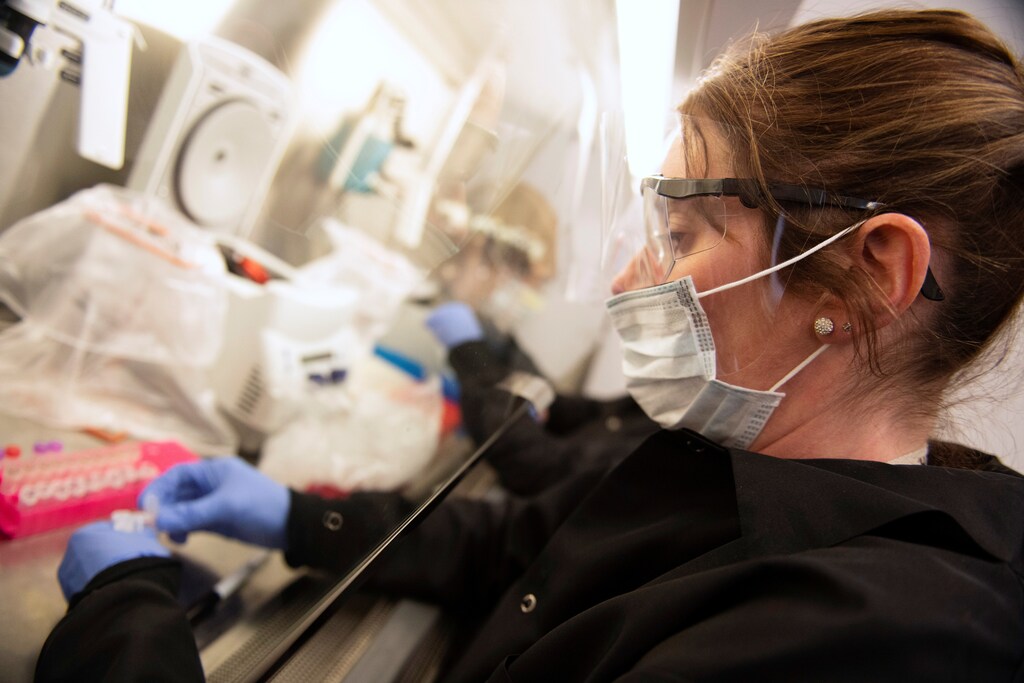 Kylene Karnuth, a clinical lab scientist, works with coronavirus samples as researchers begin a trial to see whether malaria treatment hydroxychloroquine can prevent or reduce the severity of the coronavirus disease (COVID-19), at the University of Minnesota in Minneapolis, Minnesota, U.S. March 19, 2020. REUTERS/Craig Lassig - RC2ANF9Z4NVV