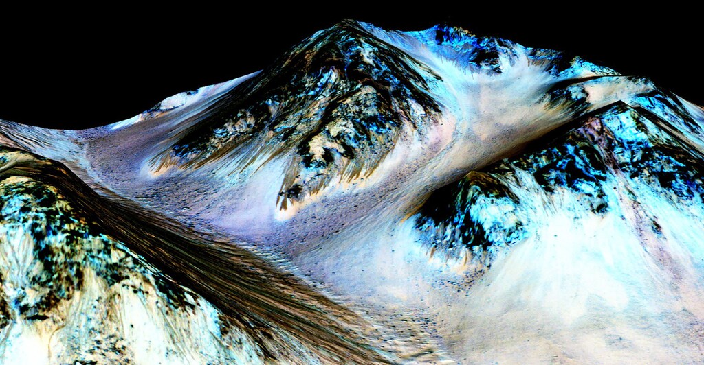 Dark, narrow, 100 meter-long streaks on Mars inferred to have been formed by contemporary flowing water are seen in an image produced by NASA, the Jet Propulsion Laboratory (JPL) and the University of Arizona. Scientists have found the first evidence that briny water may flow on the surface of Mars during the planet's summer months, a paper published on Monday showed. NASA/JPL/University of Arizona/Handout THIS IMAGE HAS BEEN SUPPLIED BY A THIRD PARTY. IT IS DISTRIBUTED, EXACTLY AS RECEIVED BY REUTERS, AS A SERVICE TO CLIENTS. FOR EDITORIAL USE ONLY. NOT FOR SALE FOR MARKETING OR ADVERTISING CAMPAIGNS - TM3EB9S0X1U01