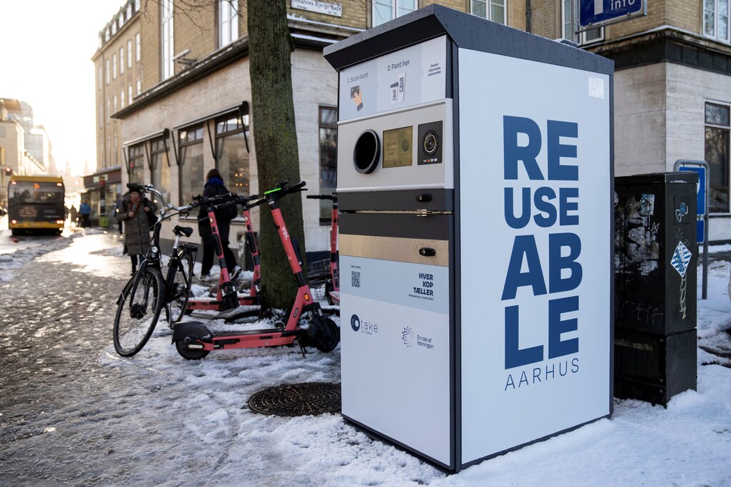 Una máquina de recolección de vasos para aumentar el reciclaje de materiales y crear una economía circular a largo plazo, en Aarhus, Dinamarca, el 17 de enero de 2024.