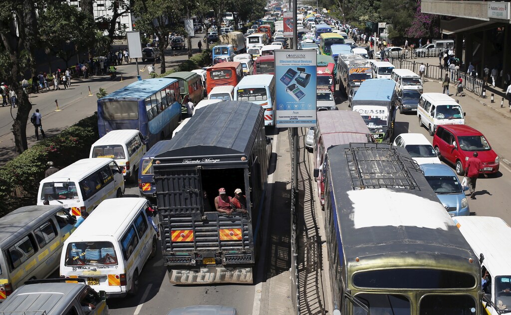 Traffic stands still on both sides the streets of Kenya's capital Nairobi April 7, 2015. REUTERS/Goran Tomasevic - GF10000051553