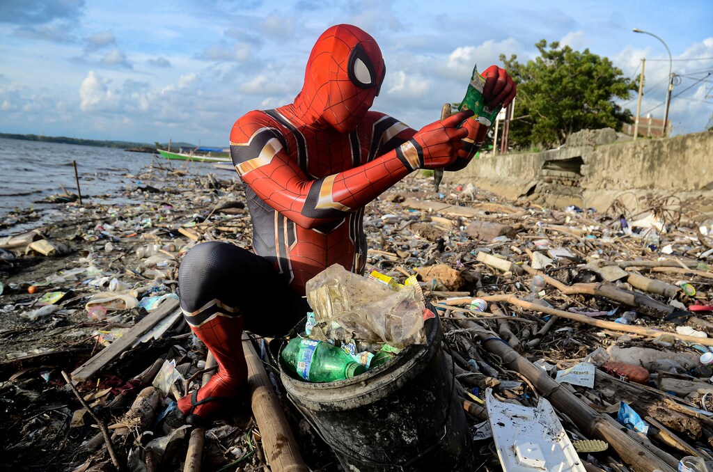 Rudi Hartono, a man dressed in Spider-Man costume, looks at plastic waste as he collects rubbish at a beach in Pare-Pare, South Sulawesi province, Indonesia, January 18, 2020. Picture taken January 18, 2020. REUTERS/Stringer TPX IMAGES OF THE DAY - RC20YE9QNFAR