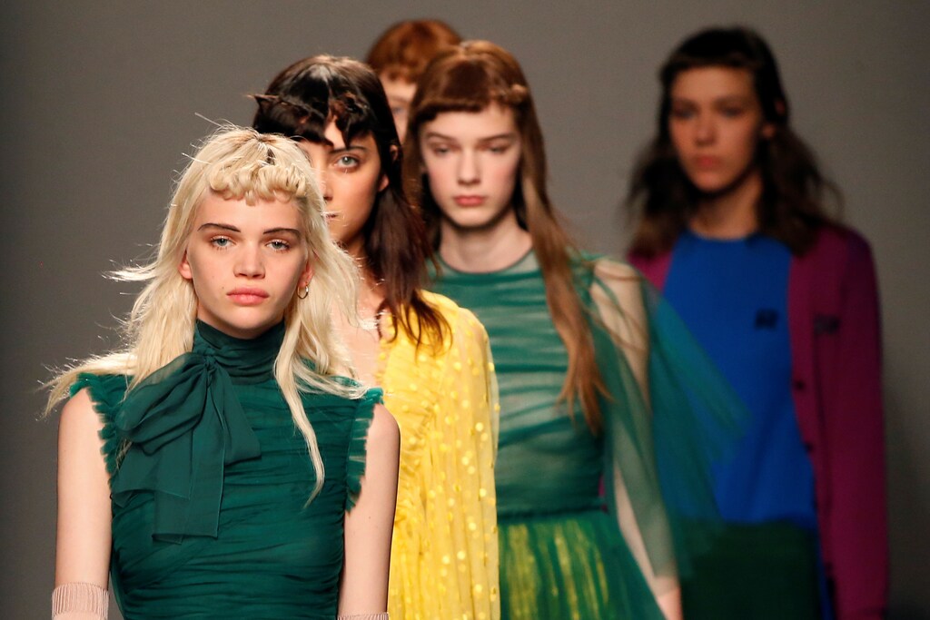Models present creations by Italian designer Alessandro Dell'Acqua for fashion house Rochas as part of the Spring/Summer 2017 women's ready-to-wear collection during Fashion Week in Paris, France, September 28, 2016.