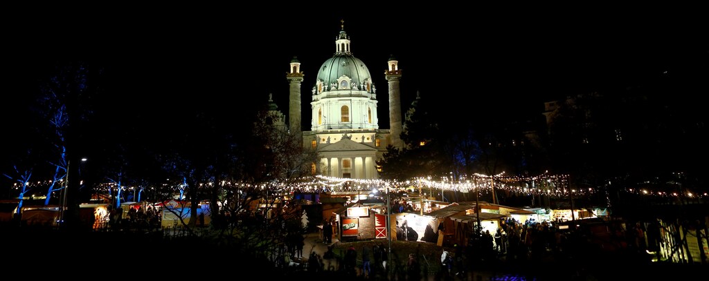Karlskirche (Charles church) is pictured in Vienna, Austria, November 27, 2016. REUTERS/Leonhard Foeger - RTSTSMR