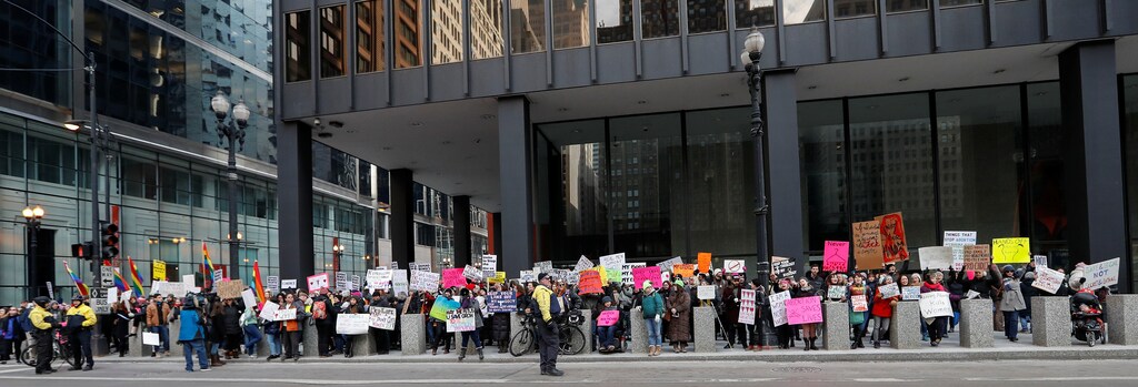 Anti-Trump demonstrators protest at abortion rights rally in Chicago, Illinois, January 15, 2017. REUTERS/Kamil Krzaczynski - RTSVNB3