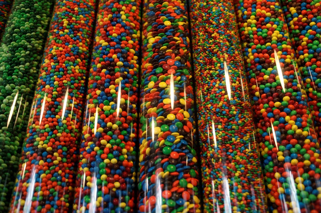 M&M chocolate candies are seen in dispensers in a shop in New York City, U.S., July 20, 2017. REUTERS/Mike Segar - RC1C40835850