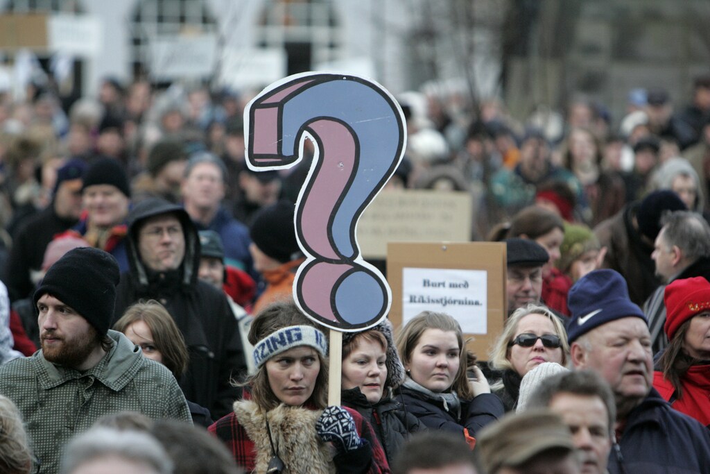 A woman holds placard during a peaceful protest near Iceland's Parliament house in Reykjavik January 24, 2009. A day after saying he would quit, Iceland's Prime Minister Geir Haarde voiced "contempt" on Saturday for some of the actions by banks that triggered the country's economic collapse. Iceland, one of the richest countries in the world in 2007, plunged into crisis in October when it fell victim to the global credit crunch. Its currency collapsed as its financial system imploded. To stay afloat, it negotiated a $10 billion aid package crafted by the International Monetary Fund and effectively froze trade in its currency. REUTERS/Ints Kalnins (ICELAND) - GM1E51P036S01