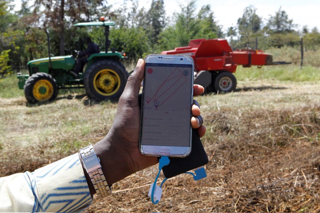 En Nigeria, Hello Tractor es una aplicación que ayuda a los pequeños agricultores a alquilar y poseer tractores.
