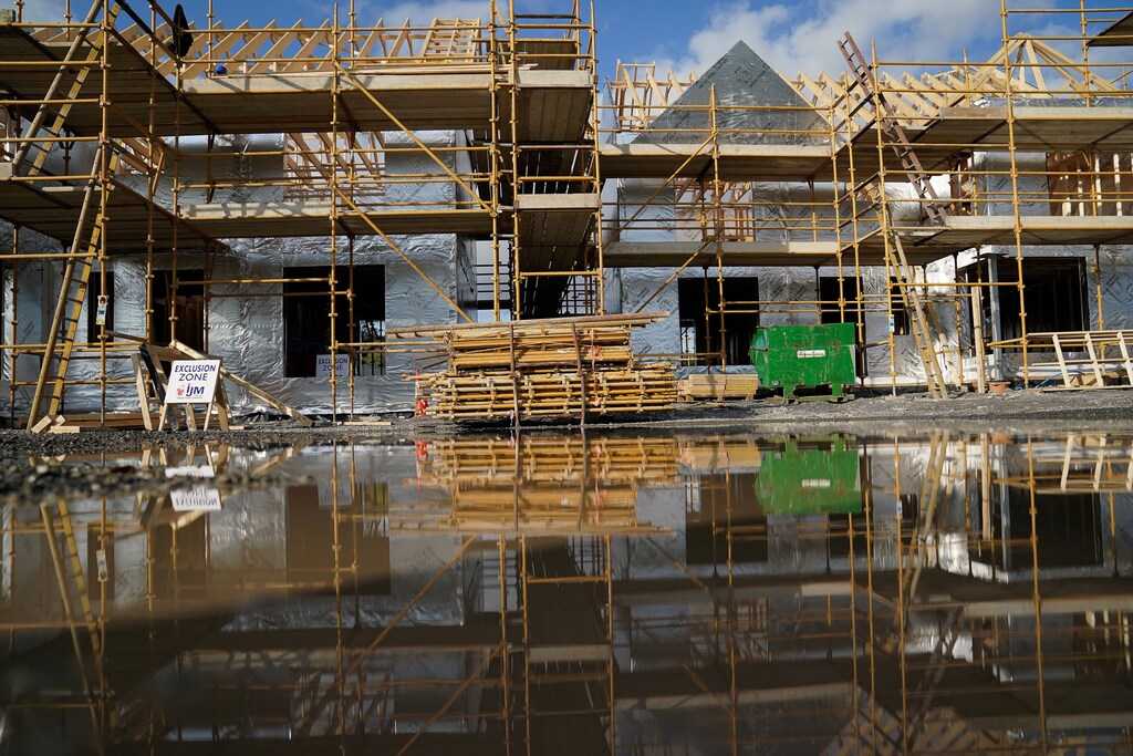 A general view of a residential housing construction site amid the coronavirus disease (COVID-19) pandemic, in Galway, Ireland, October 8, 2020. REUTERS/Clodagh Kilcoyne - RC2IEJ97ITXQ