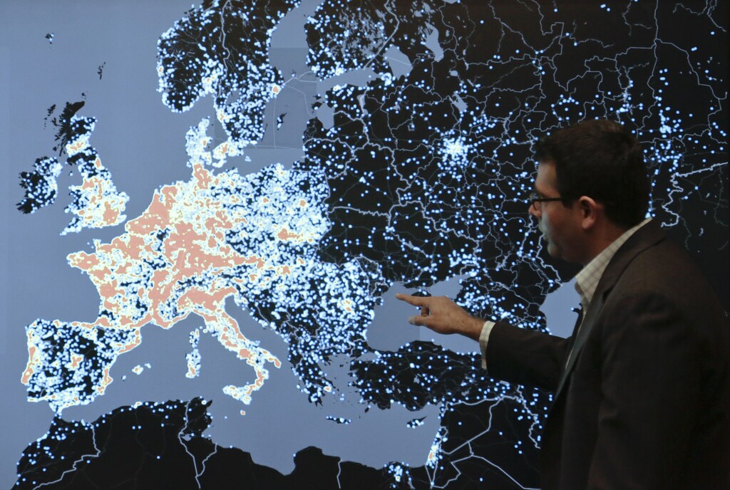Vishant Patel, senior manager of investigations at the Microsoft Digital Crimes Unit, shows a heat map and talks about how malicious computer networks known as the Citadel Botnets attack computers in Western Europe at the Microsoft Cybercrime Center in Redmond, Washington November 11, 2013. Microsoft, the maker of the most popular computer operating system in the world is launching a new strategy against criminal hackers by bringing together security engineers, digital forensics experts and lawyers trained in fighting software pirates under one roof at its new Cybercrime Center. Picture taken November 11, 2013.