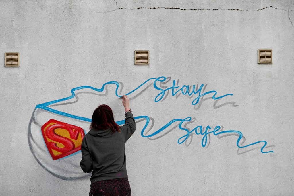 Artist Rachel List paints a mural, as the spread of the coronavirus disease (COVID-19) continues, in Pontefract, Britain, April 6, 2020. REUTERS/Lee Smith TPX IMAGES OF THE DAY - RC2WYF9SJJ37