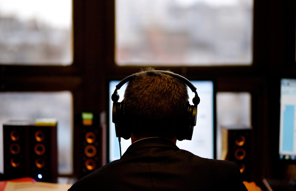 listening-to-music-while-working-image