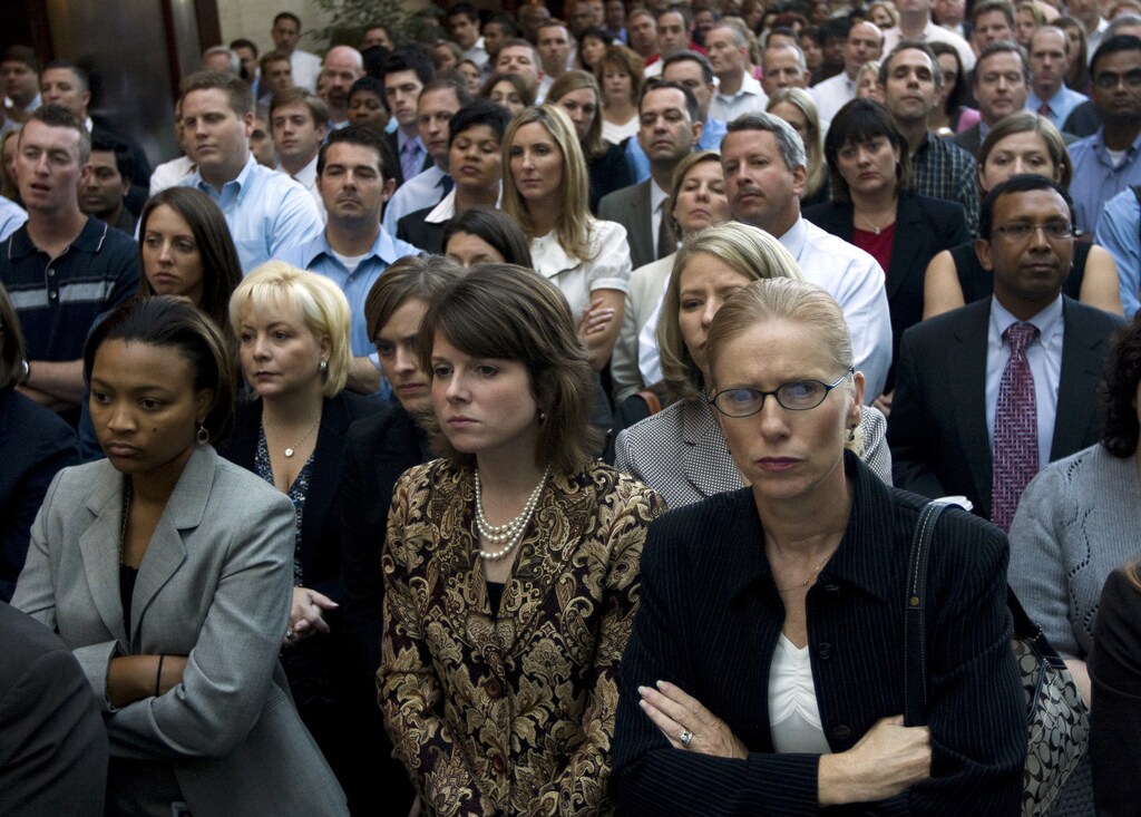 Wachovia employees listen to Wells Fargo CEO John Stumpf during a news conference at the Wachovia corporate headquarters in Charlotte, North Carolina, October 15, 2008. REUTERS/Chris Keane (UNITED STATES) - GM1E4AG04B201