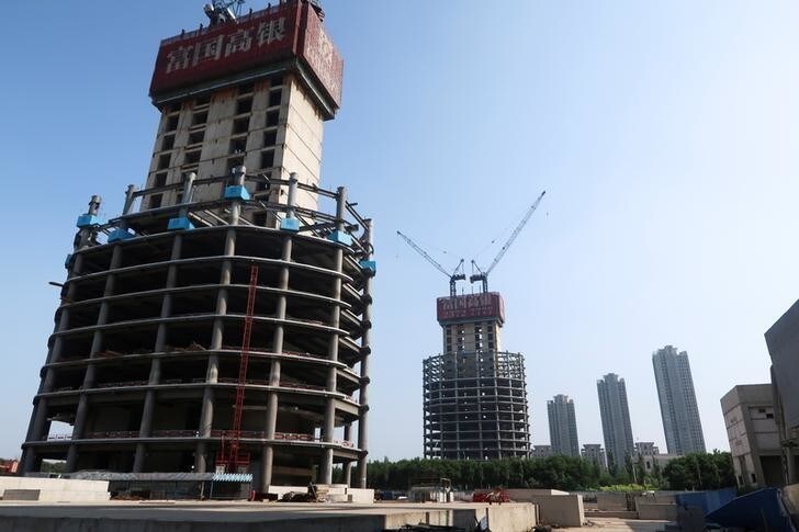 The construction site surrounding the Goldin Finance 117 skyscraper lies dormant in Tianjin's high-tech zone, China, May 25, 2018. Picture taken May 25, 2018. REUTERS/Yawen Chen
