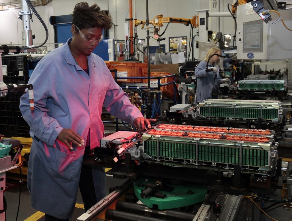 Ford Motor production worker Andrea Brooks assembles batteries for Ford electric and hybrid vehicles at the Ford Rawsonville Assembly Plant in Ypsilanti Twsp, Michigan November 7, 2012. Ford Motor Co marked on Thursday the production launch of its latest plug-in hybrid at a former SUV factory that now serves as a model for the second-largest U.S. automaker's global manufacturing strategy. REUTERS/Rebecca Cook (UNITED STATES - Tags: TRANSPORT BUSINESS) - RTR3A5A5