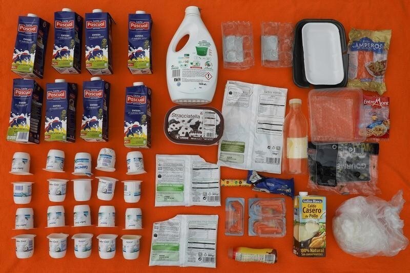 One week's worth of plastic waste, used and collected by the Laura Barrado and her family, is displayed in Alpedrete, near Madrid, Spain, May 29, 2018. "We try to avoid certain purchases, mainly food, in plastic bags or plastic trays. We recycle as much as possible not only plastic but also paper or organic trash," said Laura. "We try to the best of our ability to minimise our impact on the environment to leave a better world for future generations." REUTERS/Sergio Perez - RC180FDEB1C0