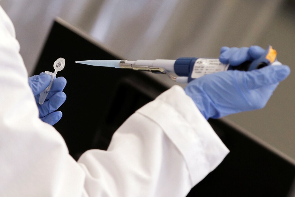 Research scientist Dan Galperin works on Purified Recombinant Zika Enveloped Protein at his laboratory where they are working on developing a vaccine for the Zika virus based on production of recombinant variations of the E protein from the Zika virus at the Protein Sciences Inc. headquarters in Meriden, Connecticut, U.S., June 20, 2016. Picture taken June 20, 2016. REUTERS/Mike Segar - S1BEUEYZGUAA