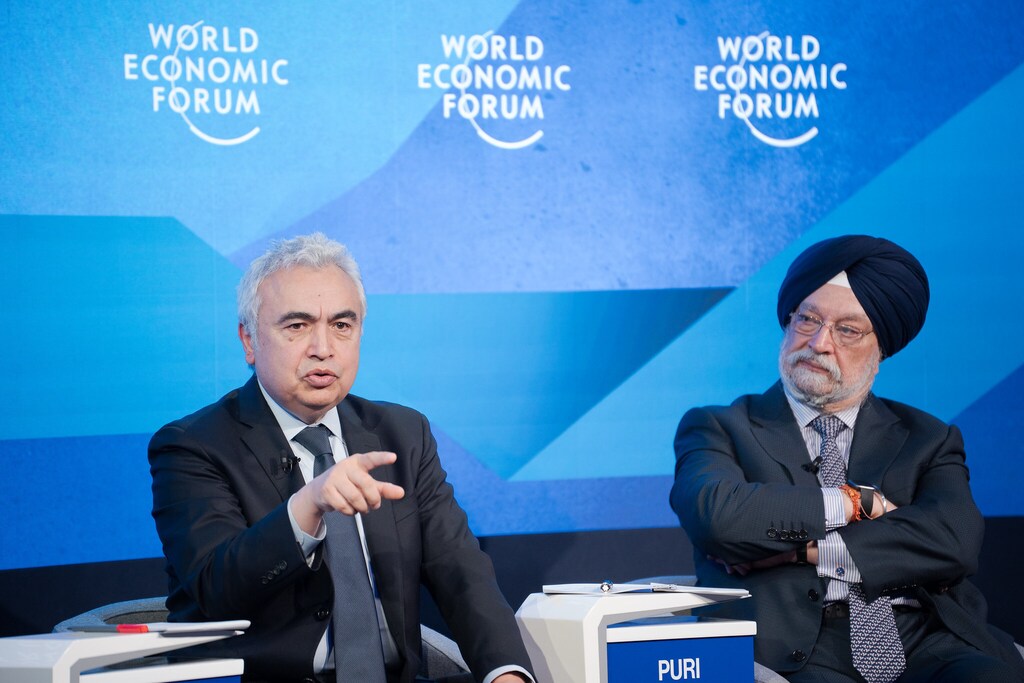 Energy crisis: Fatih Birol and Hardeep Singh Puri on the Energy Outlook: Overcoming the Crisis panel at Davos 2022.
