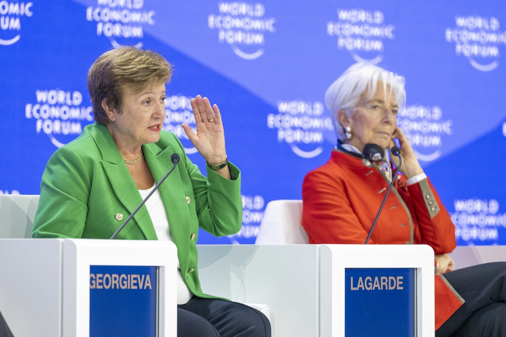 Christine Lagarde, President of the European Central Bank, Frankfurt; Kristalina Georgieva, Managing Director, International Monetary Fund (IMF), Washington, DC; Laurence D. Fink, Chairman and Chief Executive Officer, BlackRock, USA; Sara Eisen, Anchor, CNBC, USA; Tharman Shanmugaratnam, President of Singapore; speaking in The Global Economic Outlook session at the World Economic Forum Annual Meeting 2025 in Davos-Klosters, Switzerland, 24/1/2025, 11:00 â 12:00 at Congress Centre - Congress Hall. Stakeholder Dialogue. Copyright: World Economic Forum / Thibaut Bouvier