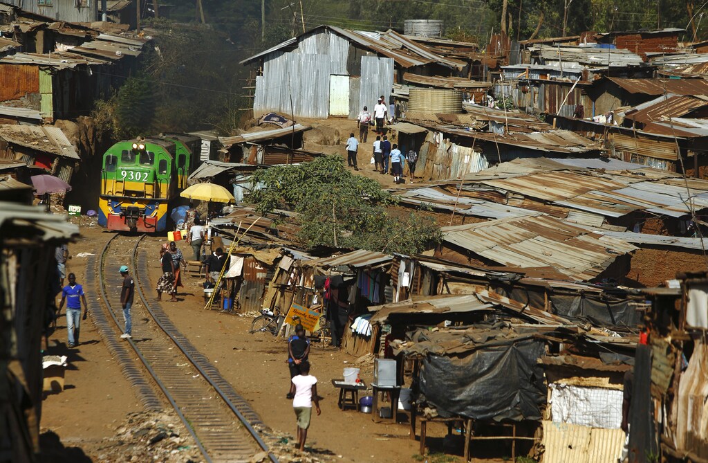 A train passes through the Kibera slum of Kenya's capital Nairobi February 26, 2015. REUTERS/Darrin Zammit Lupi (KENYA - Tags: SOCIETY CITYSCAPE TRANSPORT) - RTR4RC5F