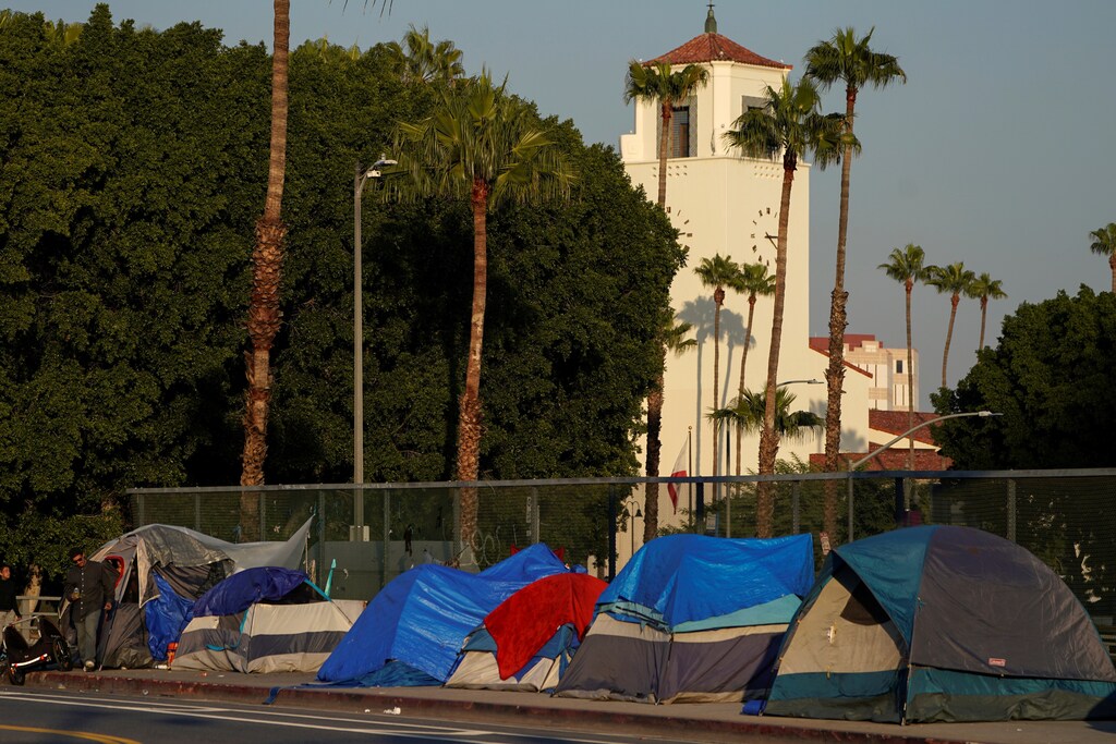 Tents and tarps are seen on the sidewalk of a freeway overpass home to hundreds of homeless living on the streets of Los Angeles, California, U.S., January 22, 2020. REUTERS/Mike Blake - RC2GLE9XSEMR